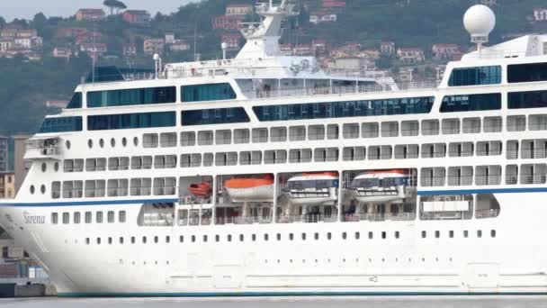 Spezia Italia Junio 2021 Crucero Atracando Puerto Spezia Primeros Planos — Vídeos de Stock