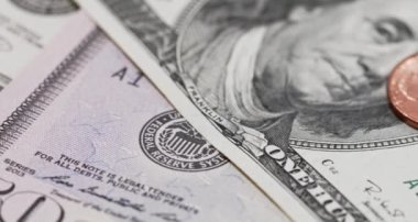 Amerikan Doları banknotlarının kapanışı. Dolar banknotlarını Ethereum kripto parasına çeviriyorum.
