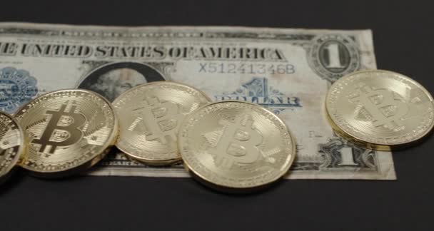 Bitcoin Münzen Auf Antiken Silber Zertifikat Dollar Banknoten Moderne Digitale — Stockvideo