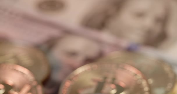 Dari Dollar Uang Kertas Untuk Bitcoin Koin Uang Kertas Tidak — Stok Video