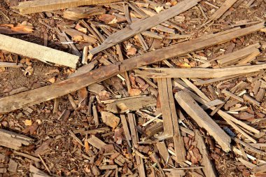 Değirmende kocaman parçalar var.