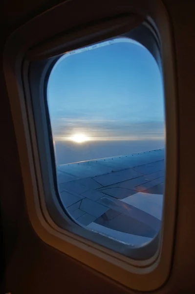 Flygplan windows från insidan, solnedgång, soluppgång, sun — Stockfoto