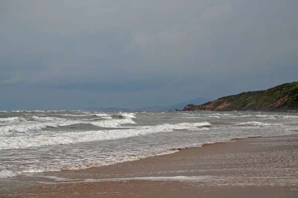 Strand, Fels, Meer, Wellen — Stockfoto