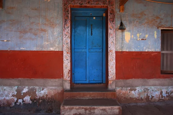 Stare drzwi Indii, Varanasi — Zdjęcie stockowe