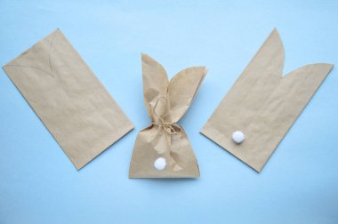 Paskalya tavşanı hediye paketleri. Kullanma kılavuzu. Kendi ellerinizle ve çocuklarınızla birlikte kağıt işçiliğiniz. Paskalya bayramı için bir hediye. Yaratıcı bir fikir..