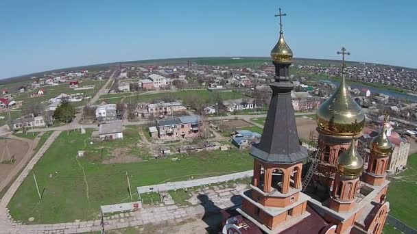 Bouw van een orthodoxe kerk. — Stockvideo