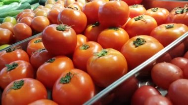 Sağlıklı vejetaryen ve vejetaryen için taze domates.