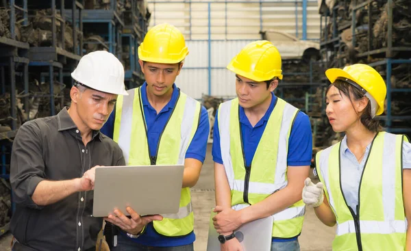 Uomini Donne Lavorano Insieme Diversità Del Manager Caucasico Che Utilizza — Foto Stock