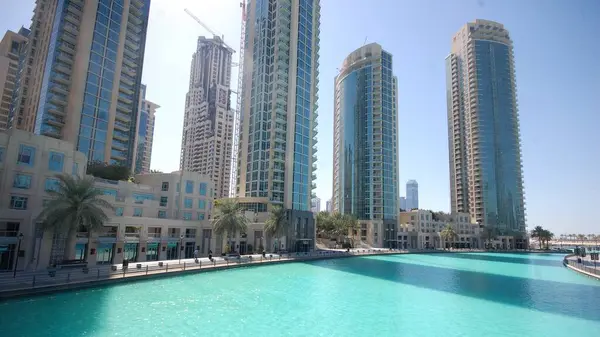 Dubai, Marina, gökdelenler, eski şehir, tarihi binalar, adres, Burj Halife, modern ve geleneksel evler. 