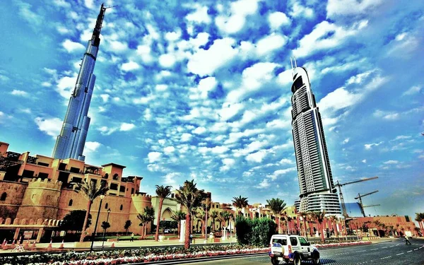 Dubai, simgeler, şehir manzarası, kumlu plajlar. 