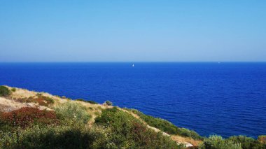 Mimari detaylarla şehir manzarası ve deniz manzaralı manzaralar 