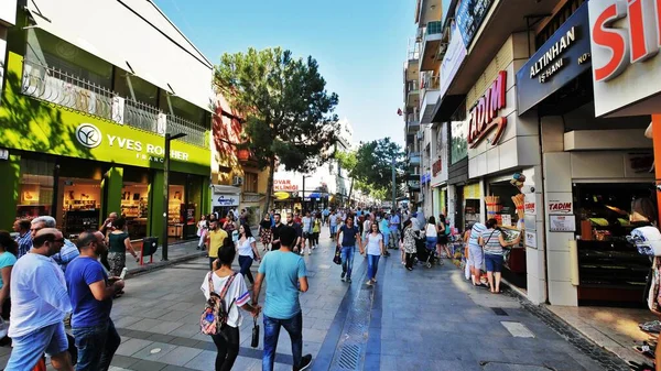 Ege deniz ve şehir manzarası 