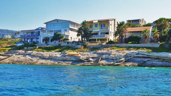 Egejské Moře Krajiny Krásnými Písečnými Plážemi Výhledem Město — Stock fotografie