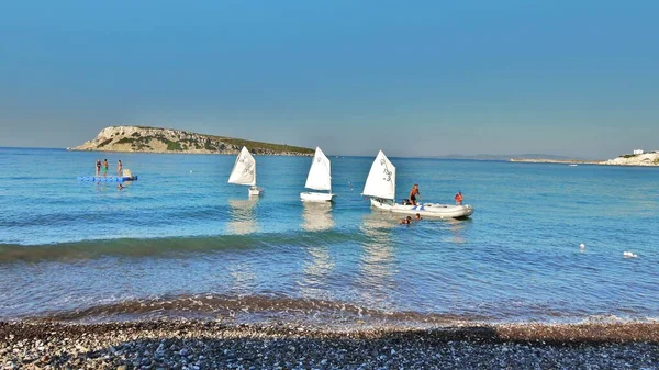 Vistas Mar Con Barcos Casas Día Verano Región Del Egeo —  Fotos de Stock