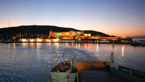 Die Panoramische Landschaft Mit Sonnenuntergang Und Meer Und Stadtblick — Stockfoto