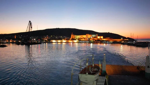 Panorama Landskap Med Solnedgång Och Utsikt Över Havet Och Staden — Stockfoto