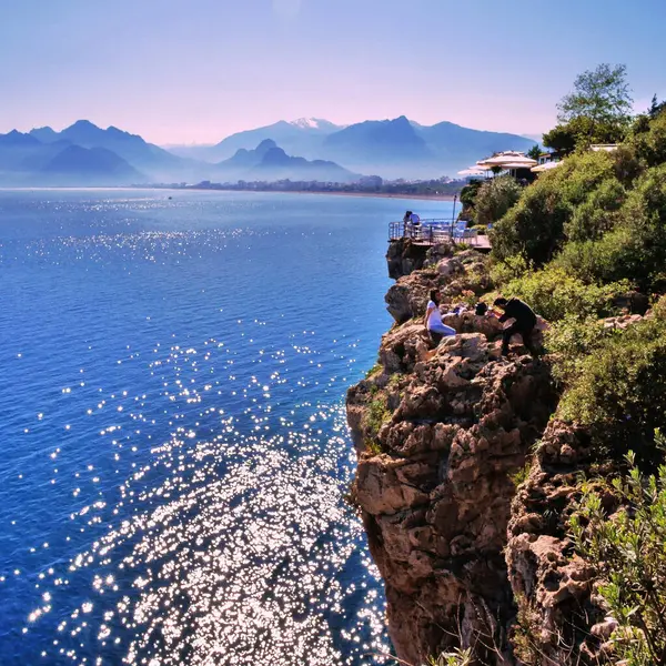 Akdeniz Güzelliği Deniz Dağların Panoramik Manzaraları Mimari Ayrıntılar — Stok fotoğraf