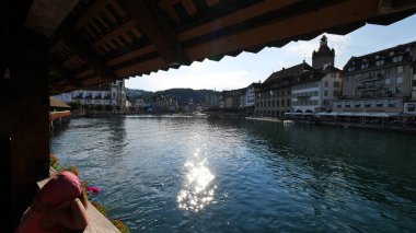 İsviçre Zürih Gölü panoramik manzarası 