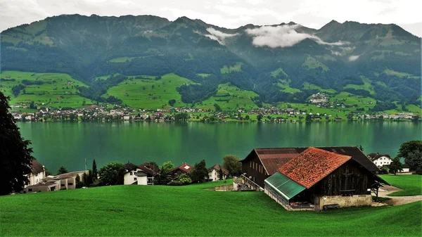 Švýcarsko Horské Domy Hory Luzern Výhled Jezero — Stock fotografie