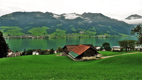 Švýcarsko Horské Domy Hory Luzern Výhled Jezero — Stock fotografie