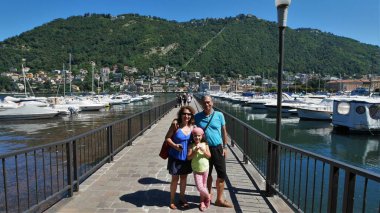 İtalya göl manzarası ve dağları 