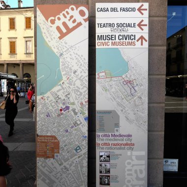 İtalya yaz tatili manzarası, şehir ve deniz manzarası 