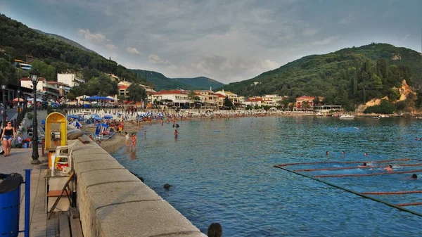 Blick Auf Das Meer Griechenland Mit Menschen Sommerurlaub — Stockfoto