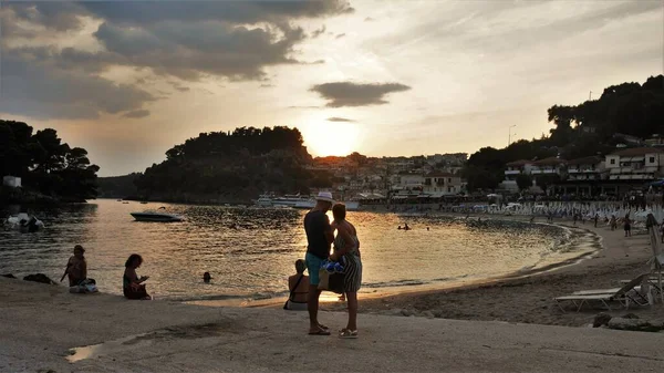 Yunanistan Yaz Tatilinde Insanlarla Deniz Manzarası — Stok fotoğraf