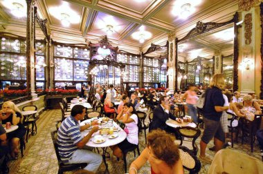 Rio de Janeiro şehri ve deniz manzarası, sokaklar ve insanlar. 