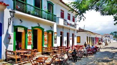 Brezilya, Paraty deniz ve şehir manzaralı güzel evler ve sokaklar 