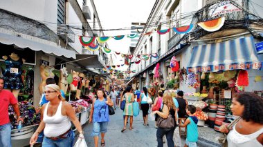 Farklı renk ve tasarımlarla soyut modern retro sanat 