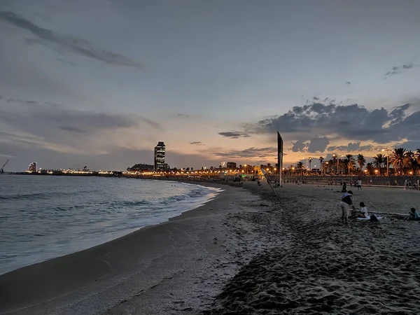 Barcelona Hiszpania Zachód Słońca Plaży Diagonal Mar Wrześniu Tańczący Ludzie — Zdjęcie stockowe