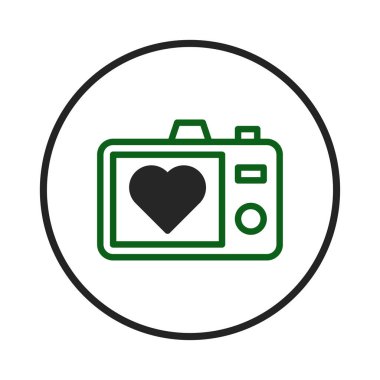 Kalp şeklinde bir ekrana sahip stilize bir kamera ikonu fotoğrafçılığa karşı bir sevgi ve hatırlanmaya değer anları koruma duygusu taşır. Basit tasarımı tutku ve hobi fikirlerini çağrıştırıyor.