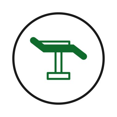 Basit bir grafik, konfor, rahatlık ve rahatlık kavramlarını temsil eden yeşil renkli yaslanmış bir sandalye ikonunu içerir. Bir çember içinde kapsülleştirildiğinde, dinlenme ve gevşemeye odaklanmayı ima eder..