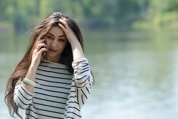 Unhappy girl with mobile phone — Stock Photo, Image
