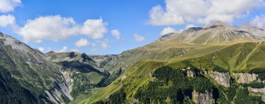 dağlar ve gökyüzü