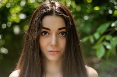 güzel uzun saçlı esmer plein hava