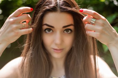 güzel uzun saçlı esmer plein hava