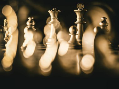 Bulanık arkaplanlı satranç tahtası oyunu ile iş oyunu rekabetçi stratejisi