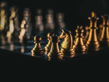 Bulanık arkaplanlı satranç tahtası oyunu ile iş oyunu rekabetçi stratejisi