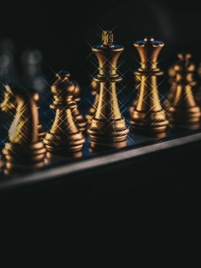 Bulanık arkaplanlı satranç tahtası oyunu ile iş oyunu rekabetçi stratejisi