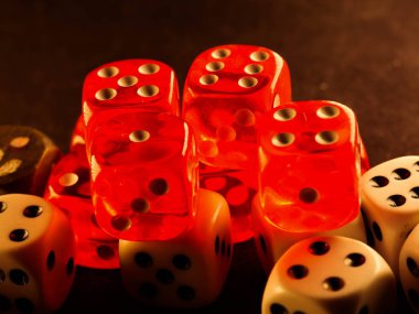 Klasik arka planda kumar zarları