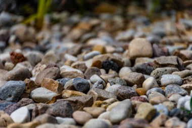 Büyük granit kaya, doğası gereği doğal.