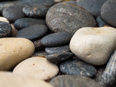 Büyük granit kaya, doğası gereği doğal.