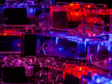 Parlak LED ışıkları olan oyuncak tuğlalar