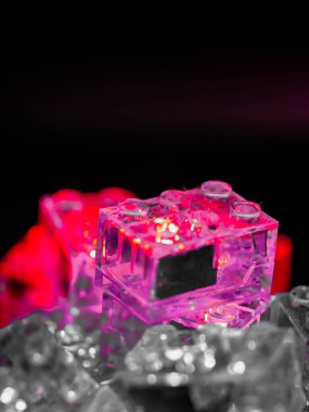 Parlak LED ışıkları olan oyuncak tuğlalar