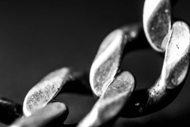 Gümüş bir zincirin soyut arkaplanı