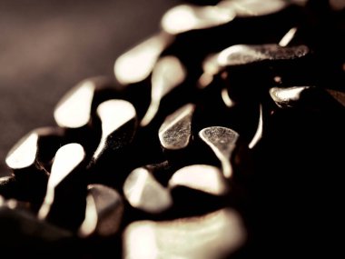 Gümüş bir zincirin soyut arkaplanı