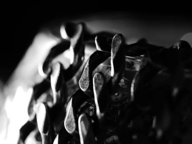 Gümüş bir zincirin soyut arkaplanı