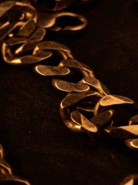 Gümüş bir zincirin soyut arkaplanı